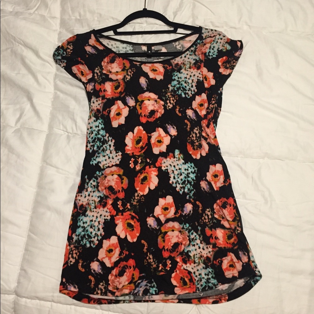 ✨Blossom Tee size 4